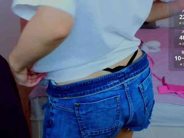 CoralineJones webcam