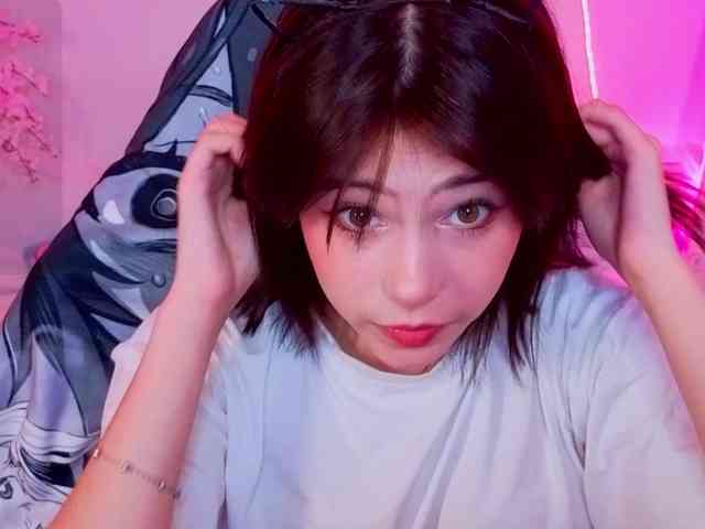 CoralineJones webcam