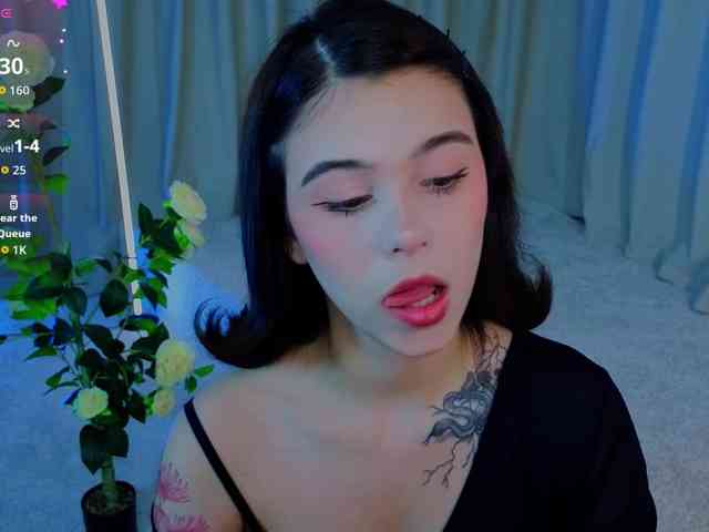 CoralineJones webcam