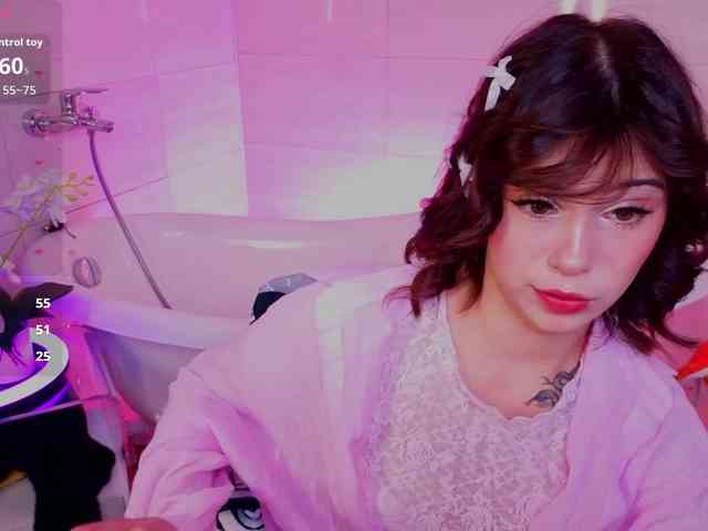 CoralineJones webcam