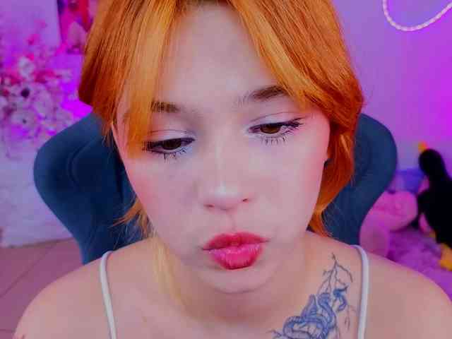 CoralineJones webcam