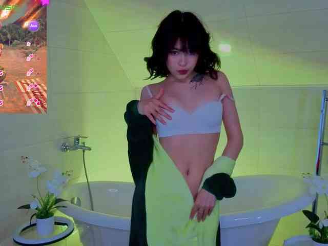 CoralineJones webcam
