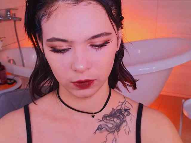 CoralineJones webcam