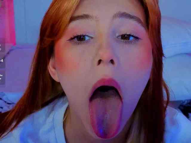 CoralineJones webcam