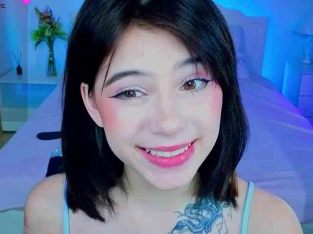CoralineJones webcam