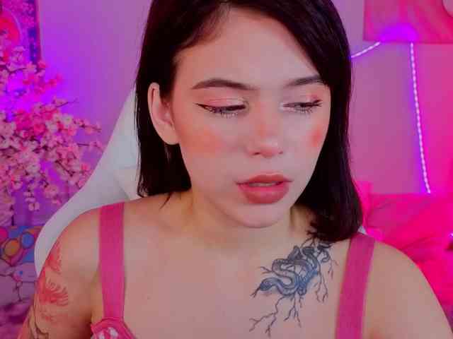 CoralineJones webcam