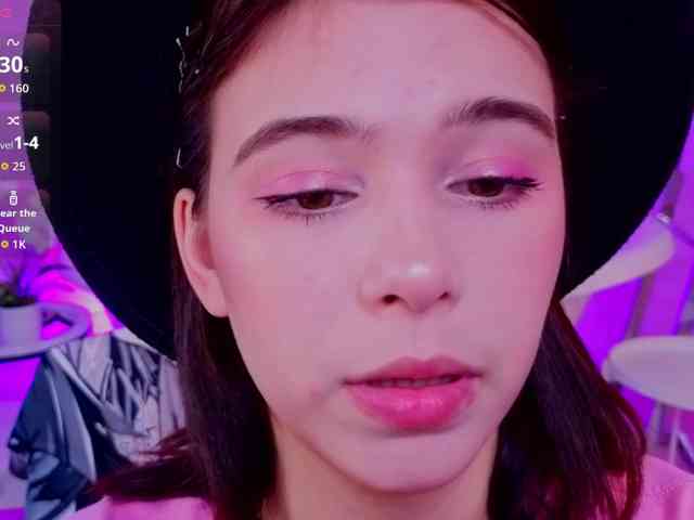 CoralineJones webcam