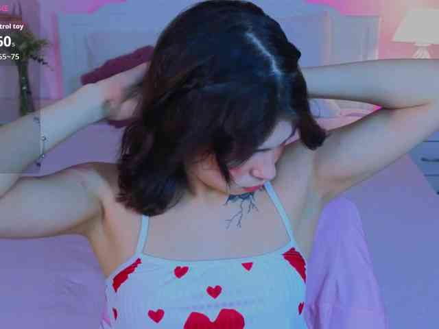 CoralineJones webcam