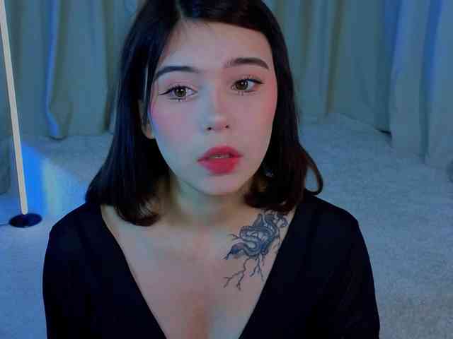 CoralineJones webcam
