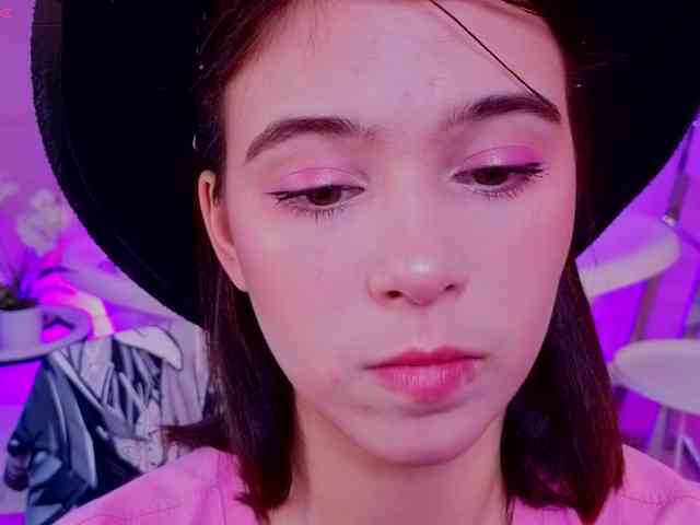 CoralineJones webcam