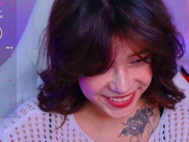 CoralineJones webcam