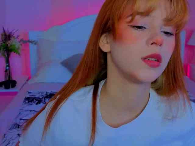 CoralineJones webcam