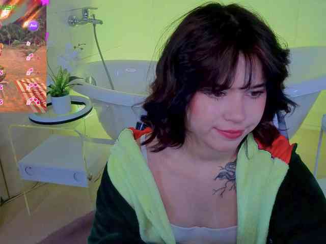 CoralineJones webcam