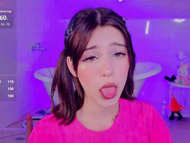 CoralineJones webcam
