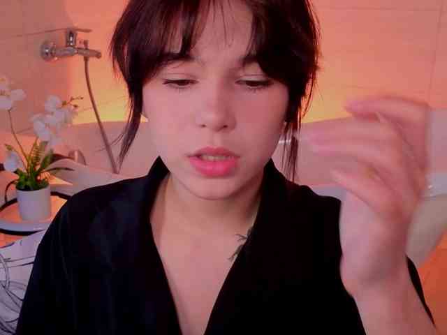 CoralineJones webcam
