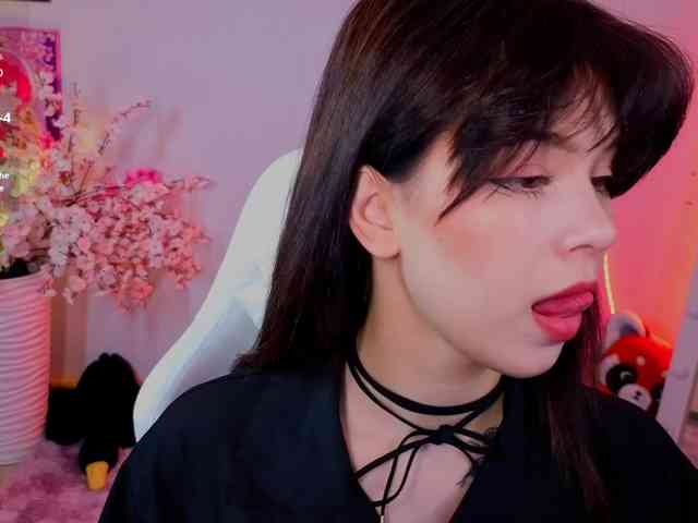 CoralineJones webcam