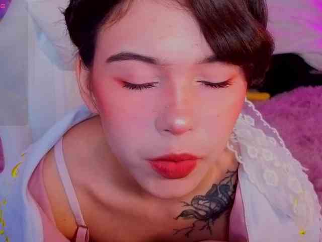 CoralineJones webcam