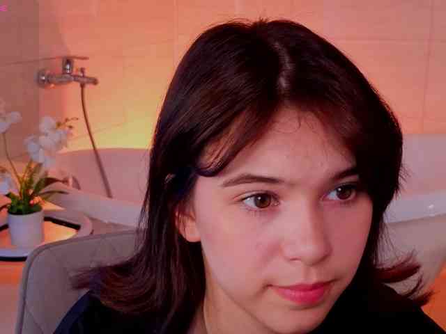 CoralineJones webcam