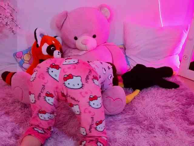 CoralineJones webcam