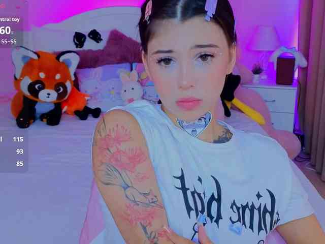 CoralineJones webcam
