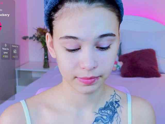 CoralineJones webcam