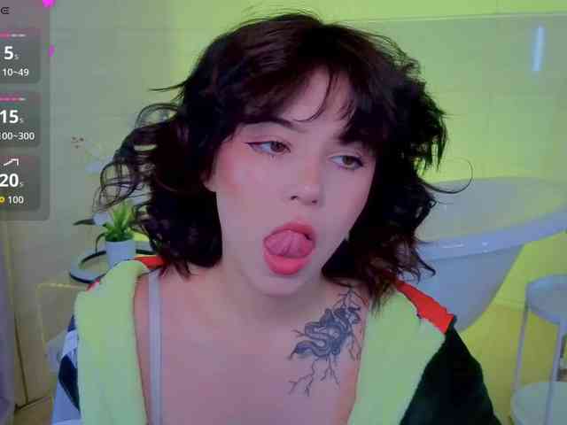 CoralineJones webcam
