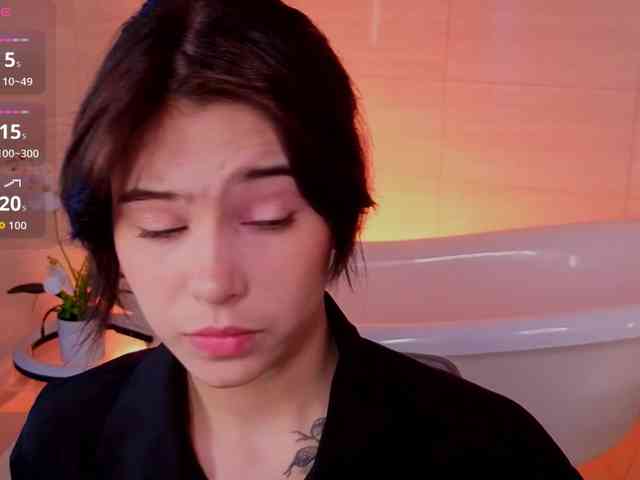 CoralineJones webcam