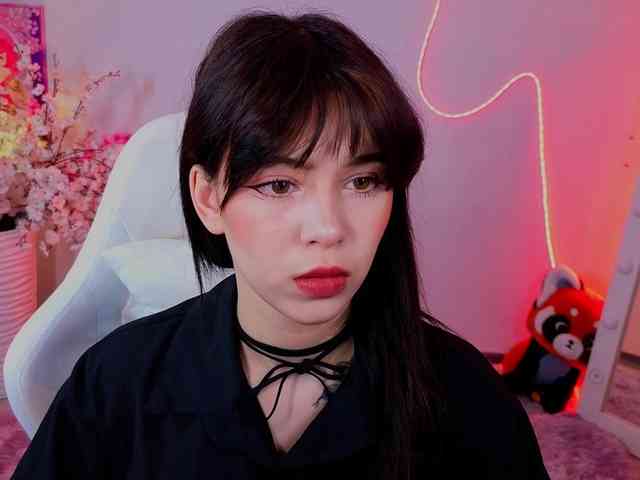 CoralineJones webcam