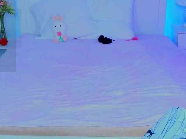 CoralineJones webcam