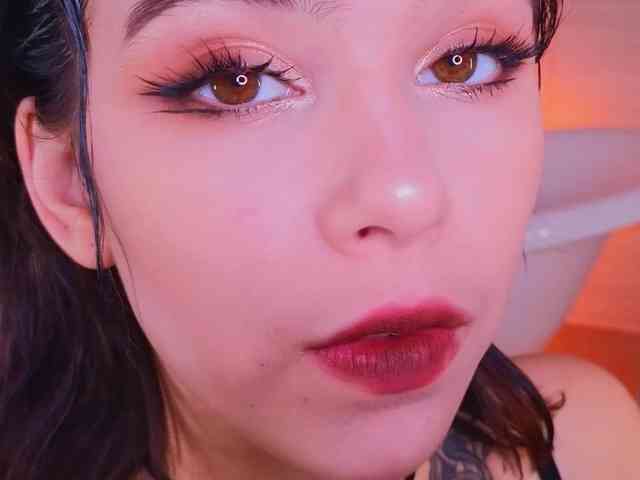 CoralineJones webcam