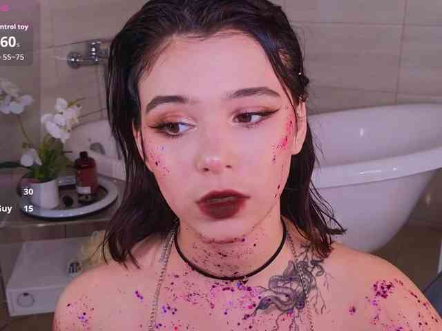 CoralineJones webcam