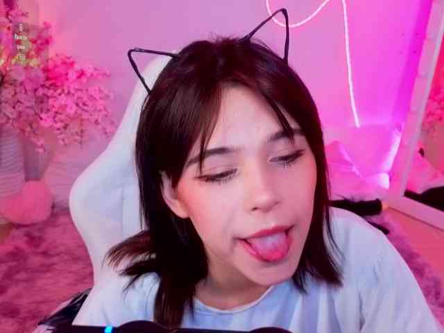 CoralineJones webcam