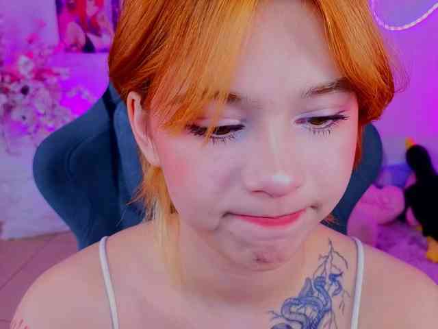 CoralineJones webcam