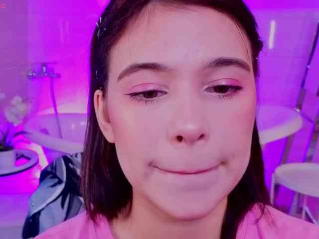 CoralineJones webcam