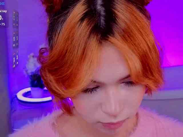 CoralineJones webcam