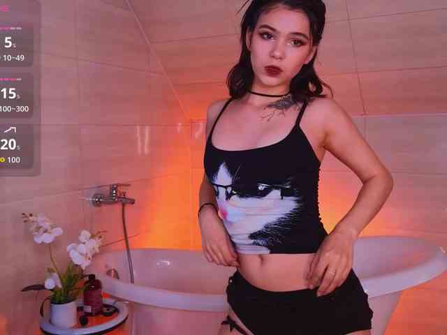CoralineJones webcam