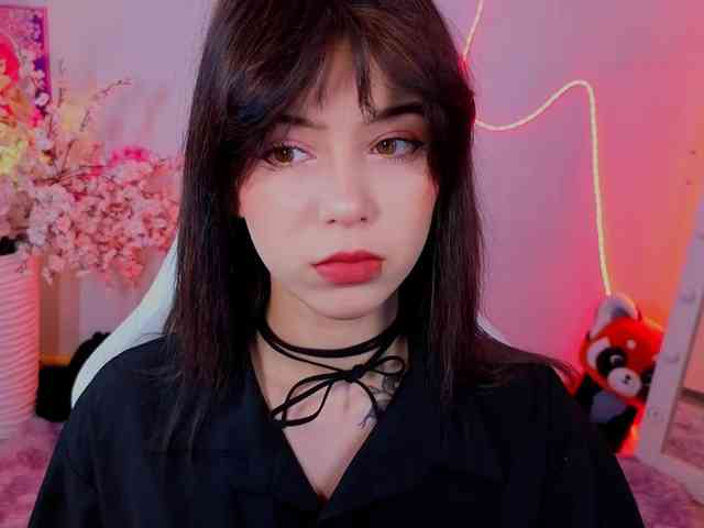 CoralineJones webcam