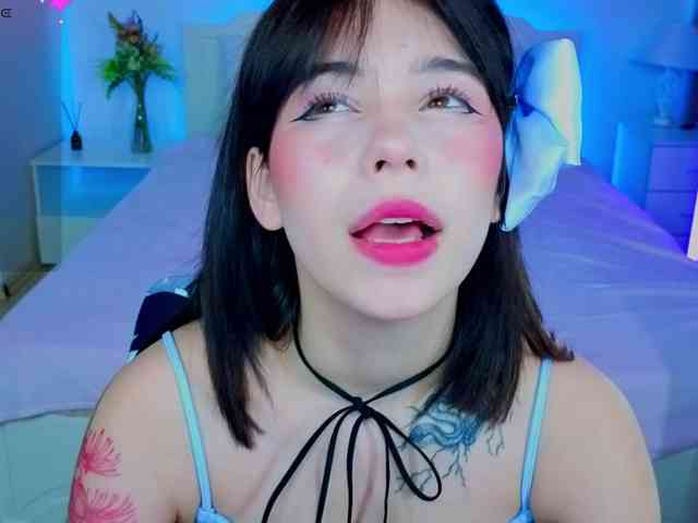 CoralineJones webcam