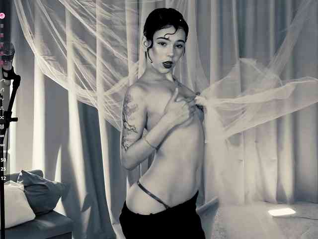 CoralineJones webcam