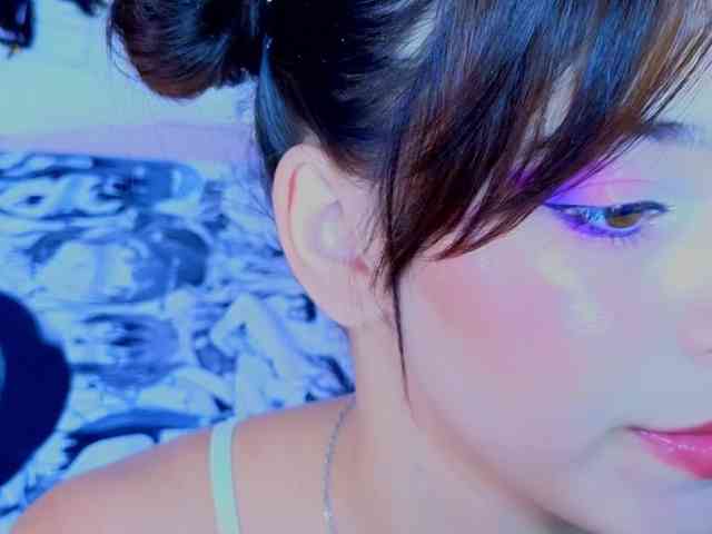 CoralineJones webcam