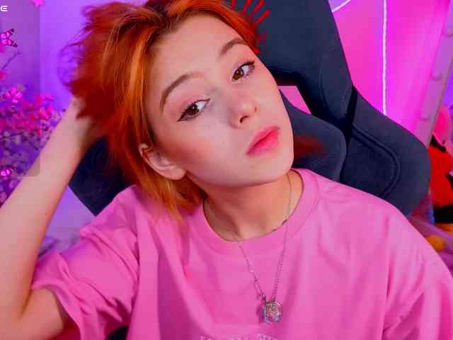 CoralineJones webcam