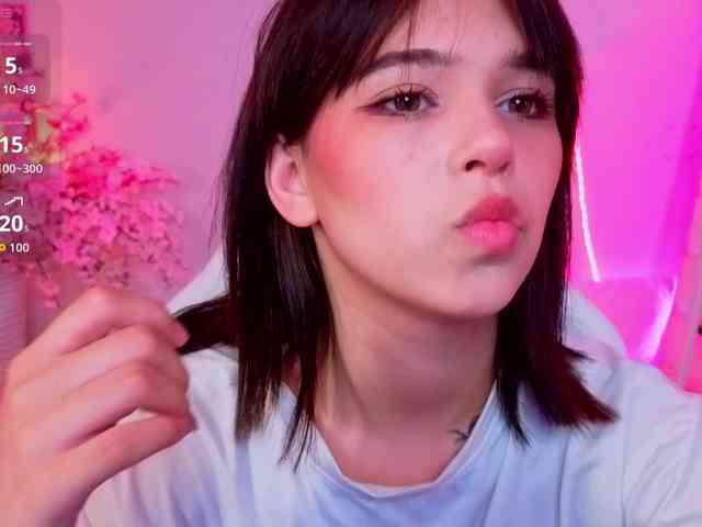 CoralineJones webcam