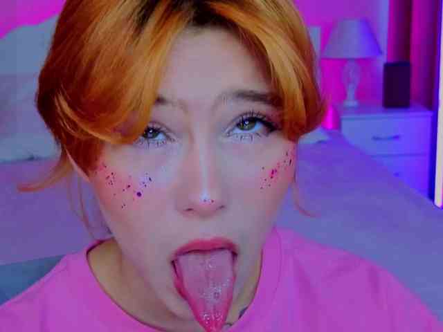 CoralineJones webcam