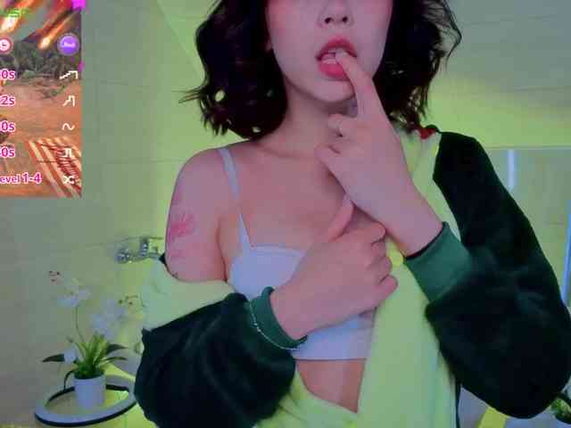 CoralineJones webcam