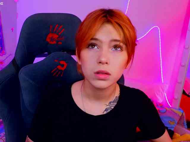 CoralineJones webcam