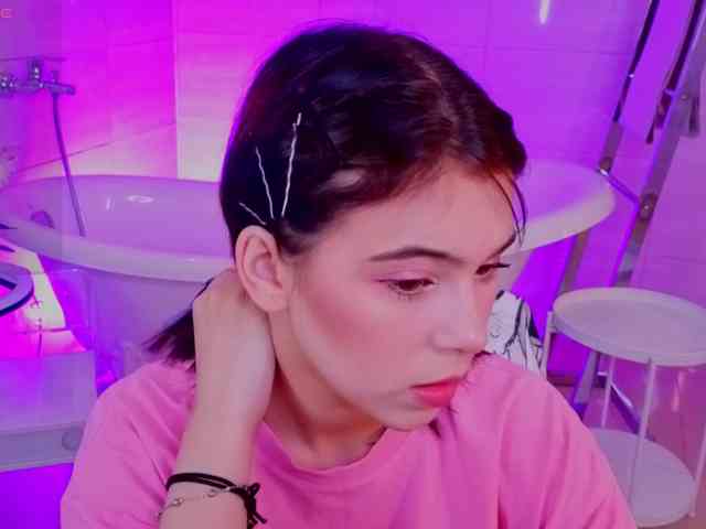 CoralineJones webcam