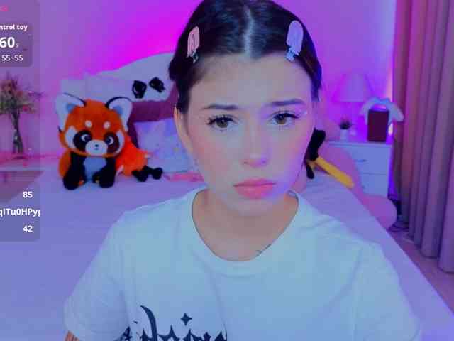 CoralineJones webcam