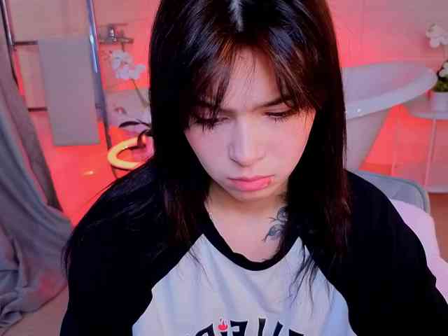 CoralineJones webcam