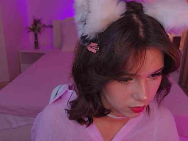 CoralineJones webcam