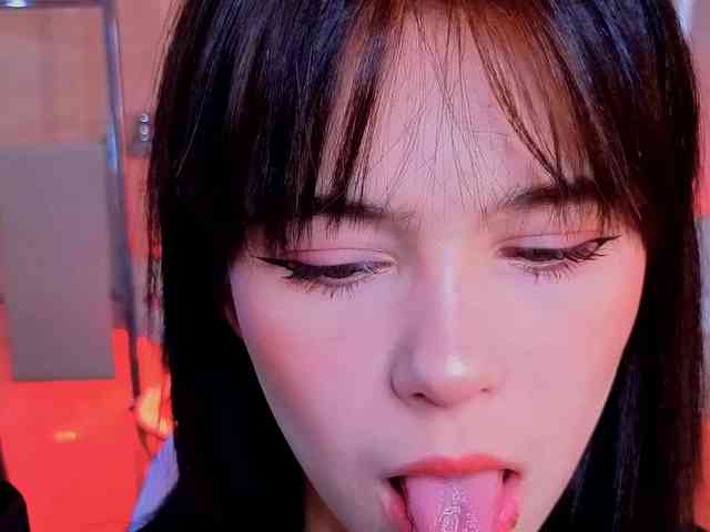 CoralineJones webcam